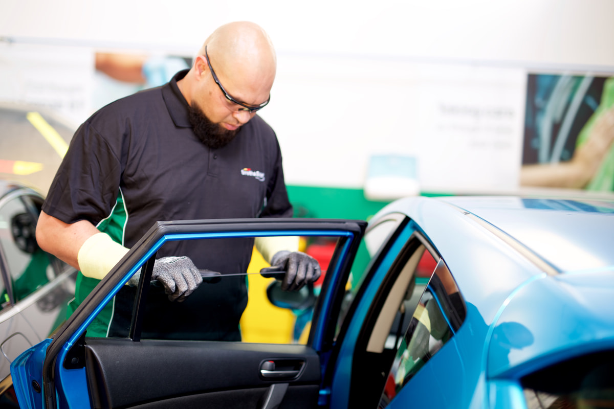 Car window fixing near shop me